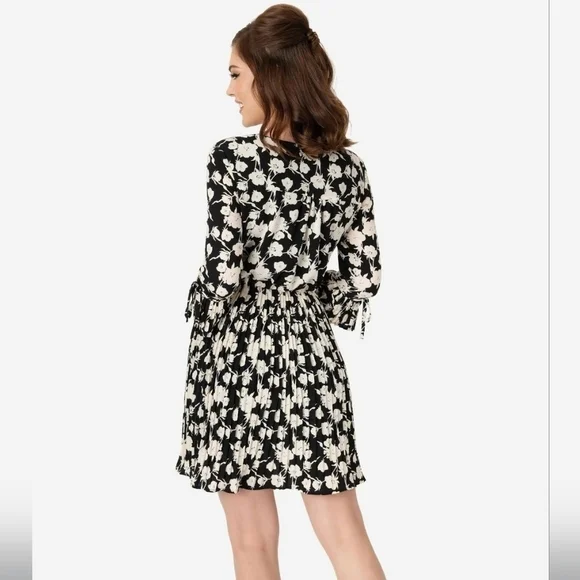 NWT Smak Parlour Lead Like A Girl Fit & Flare V-Neck Pleated Dress - Picture 2 of 15